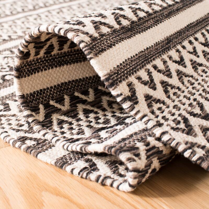SAFAVIEH Handmade Flatweave Montauk Laetitia Cotton Rug - Ivory/Black - 6' x 9'