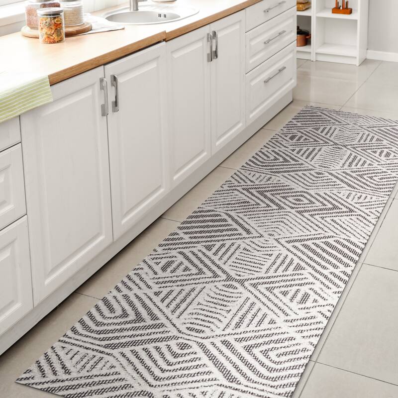 JONATHAN Y Aylan High-Low Pile Art Deco Geometric Indoor/Outdoor Area Rug