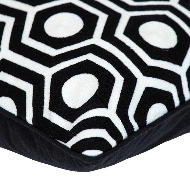 HomeRoots 18" X 18" Black 100% Cotton Geometric Zippered Pillow