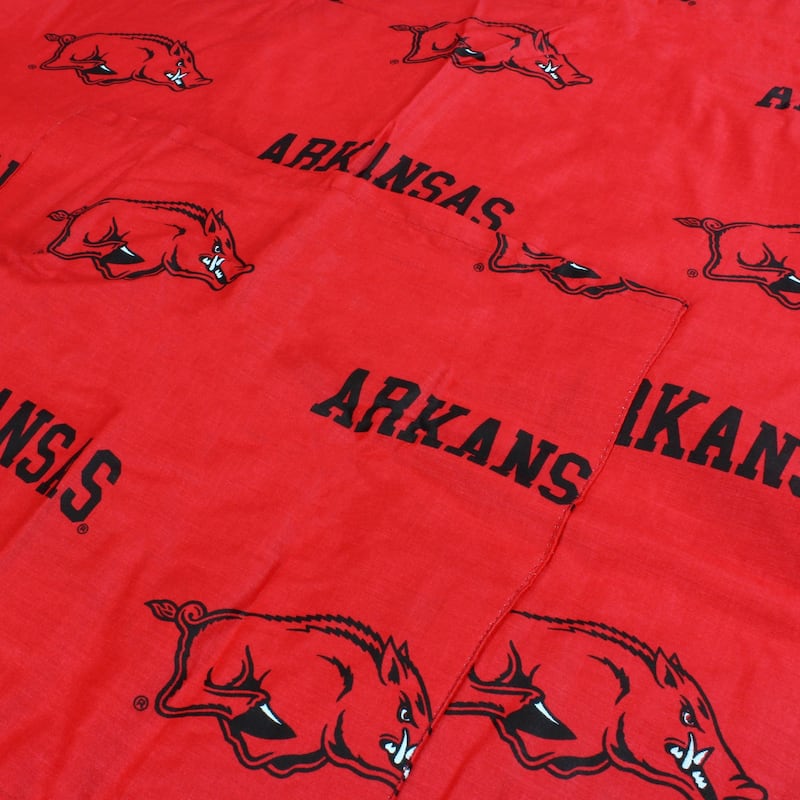 Arkansas Razorbacks Tailgating or Grilling Apron With 9" Pocket, Fully Adjustable