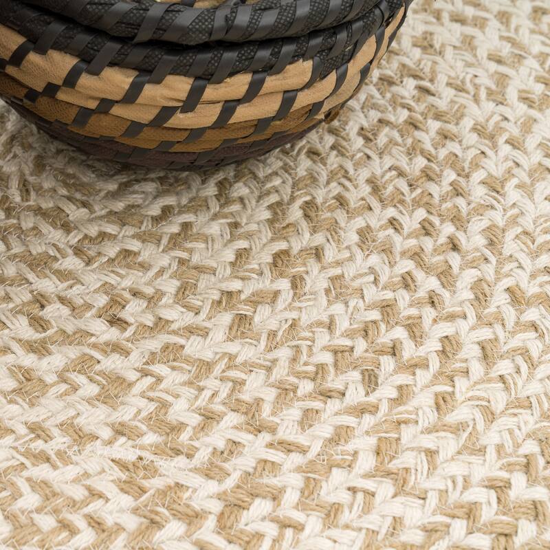 Hand-Woven Jute Rug Round with Natural Jute Fibers
