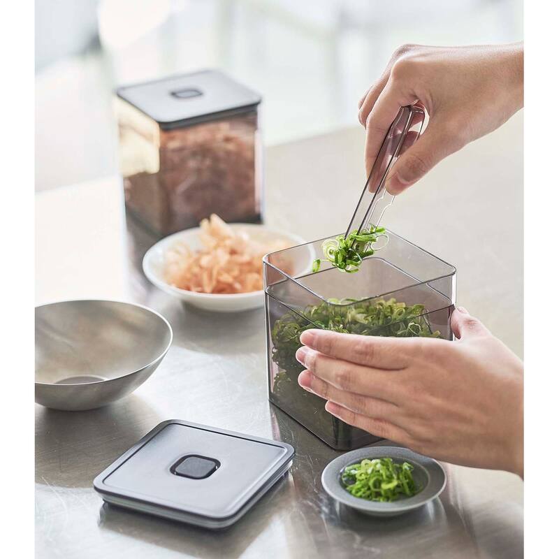 Yamazaki Home Vacuum-Sealing Food Container - Two Styles, Polypropylene, Tongs, 500ml - L 3.62 x W 3.62 x H 4.02 inches