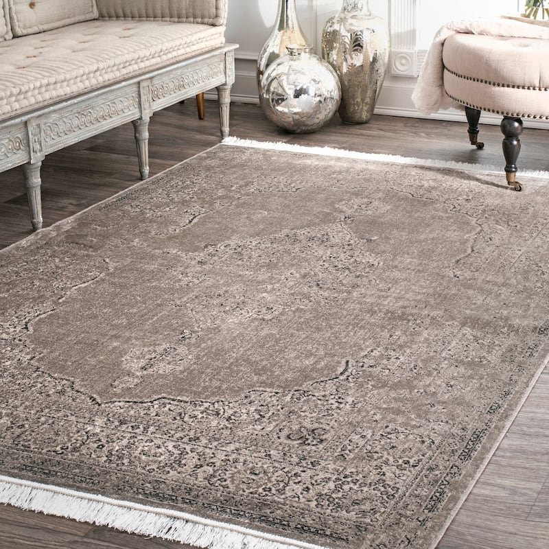 Nuloom Vintage Distressed Medallion Ivory Tassel Rug