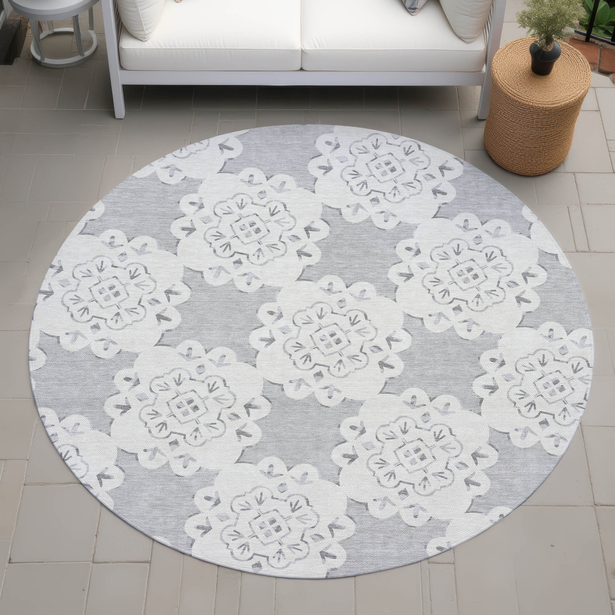 Machine Washable Indoor/ Outdoor Global Motif Chantille Rug