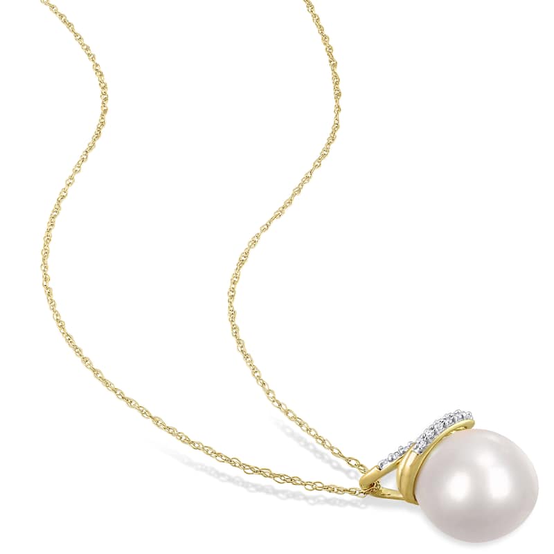Miadora 1/10 CT Diamond 9-10mm White South Sea Cultured Pearl Fashion Pendant with Chain 10k Yellow Gold