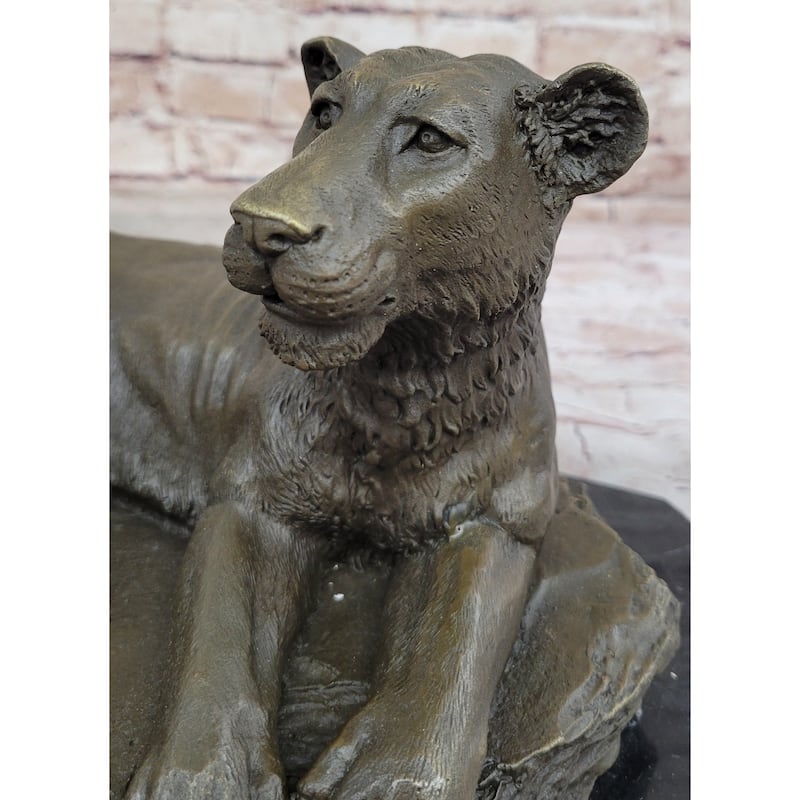 Art Deco Large Female African Wildlife Imitative Lion Bronze Sculpture Marble Statue Decor