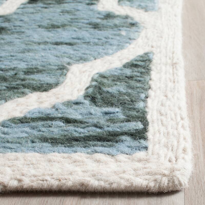 SAFAVIEH Handmade Himalaya Unnie Modern Wool Rug