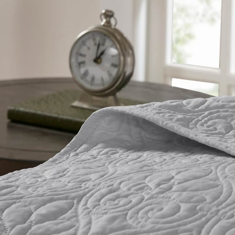 Madison Park Mansfield Reversible Oversized 3-piece Solid Texture Bedspread Quilt Set with Matching Shams