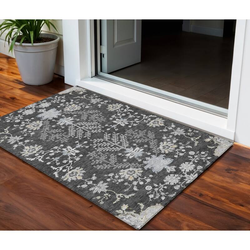 HomeRoots Floral Transitional Rectangle Outdoor Rug - 3' x 5'