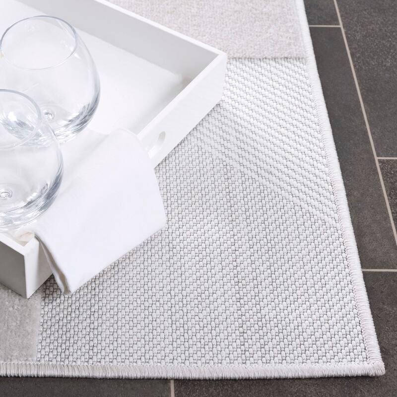 SAFAVIEH Stella Radita Modern & Contemporary Rug