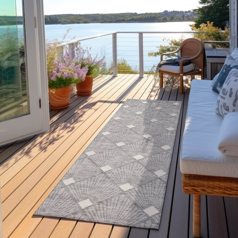 Machine Washable Indoor/ Outdoor Chantille Modern Shells Rug - Gray - 2'3" x 7'6"