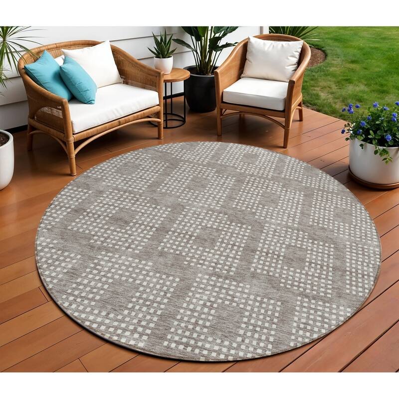 HomeRoots Geometric Transitional Rectangle Outdoor Rug - 8' Round
