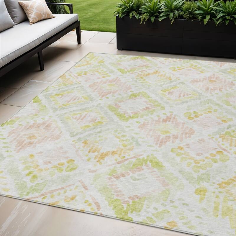 HomeRoots Geometric Transitional Rectangle Outdoor Rug - 5' X 8'