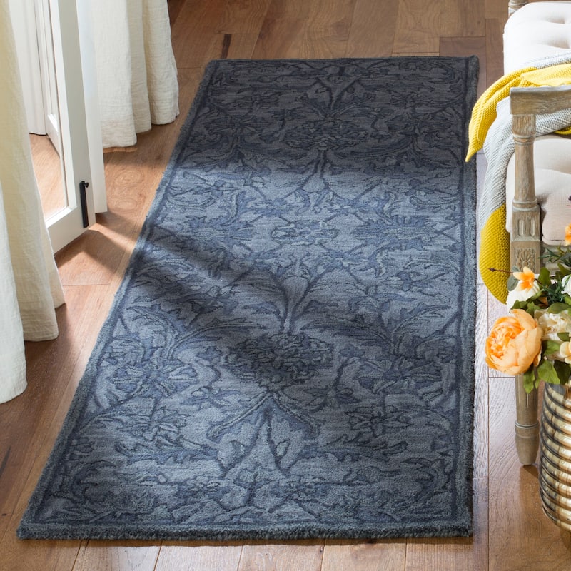 SAFAVIEH Handmade Antiquity Rukija Traditional Oriental Wool Rug - 2'3" x 6' Runner - Grey/Multi