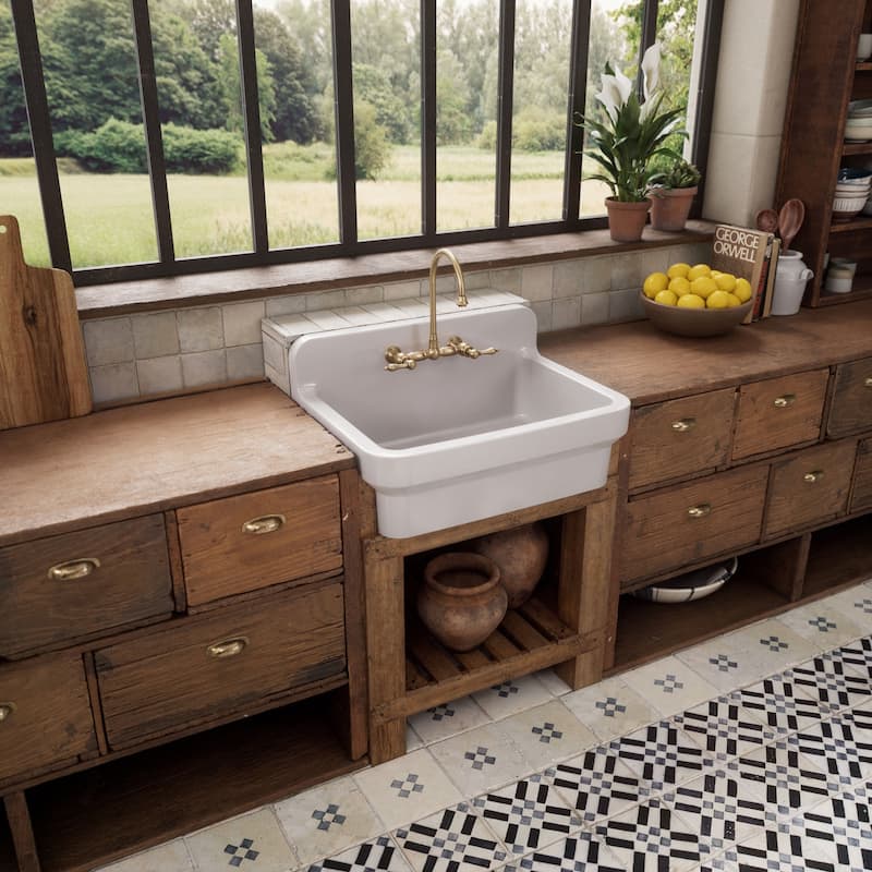 Old Fashioned Country Farmhaus Sink