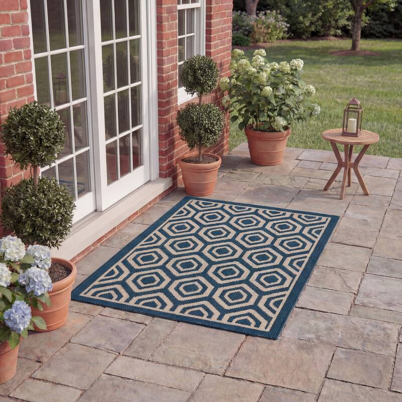 SAFAVIEH Courtyard Carolee Indoor/ Outdoor Patio Backyard Rug