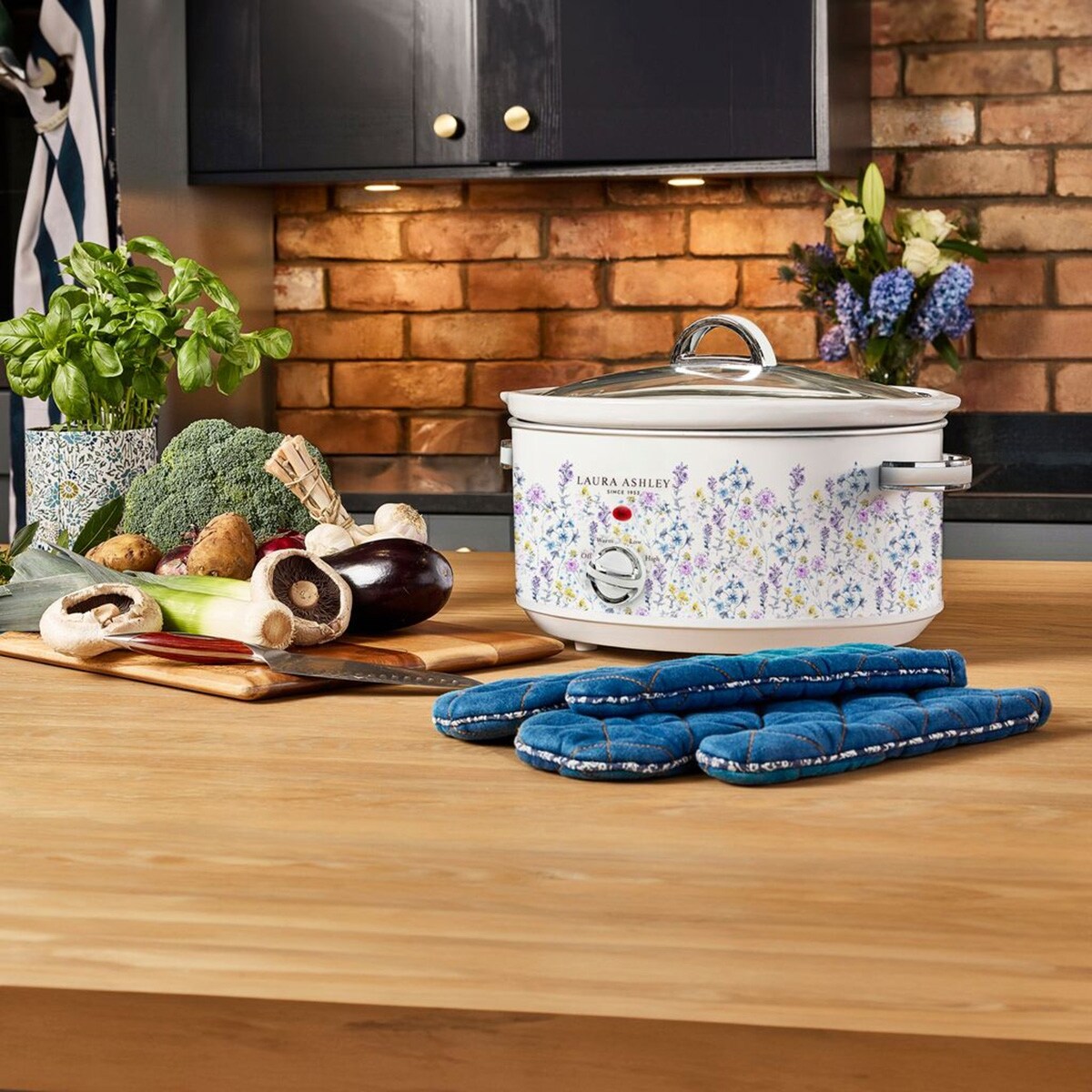 VQ Laura Ashley China Rose Slow Cooker, 6.5L, Hand-Applied Print