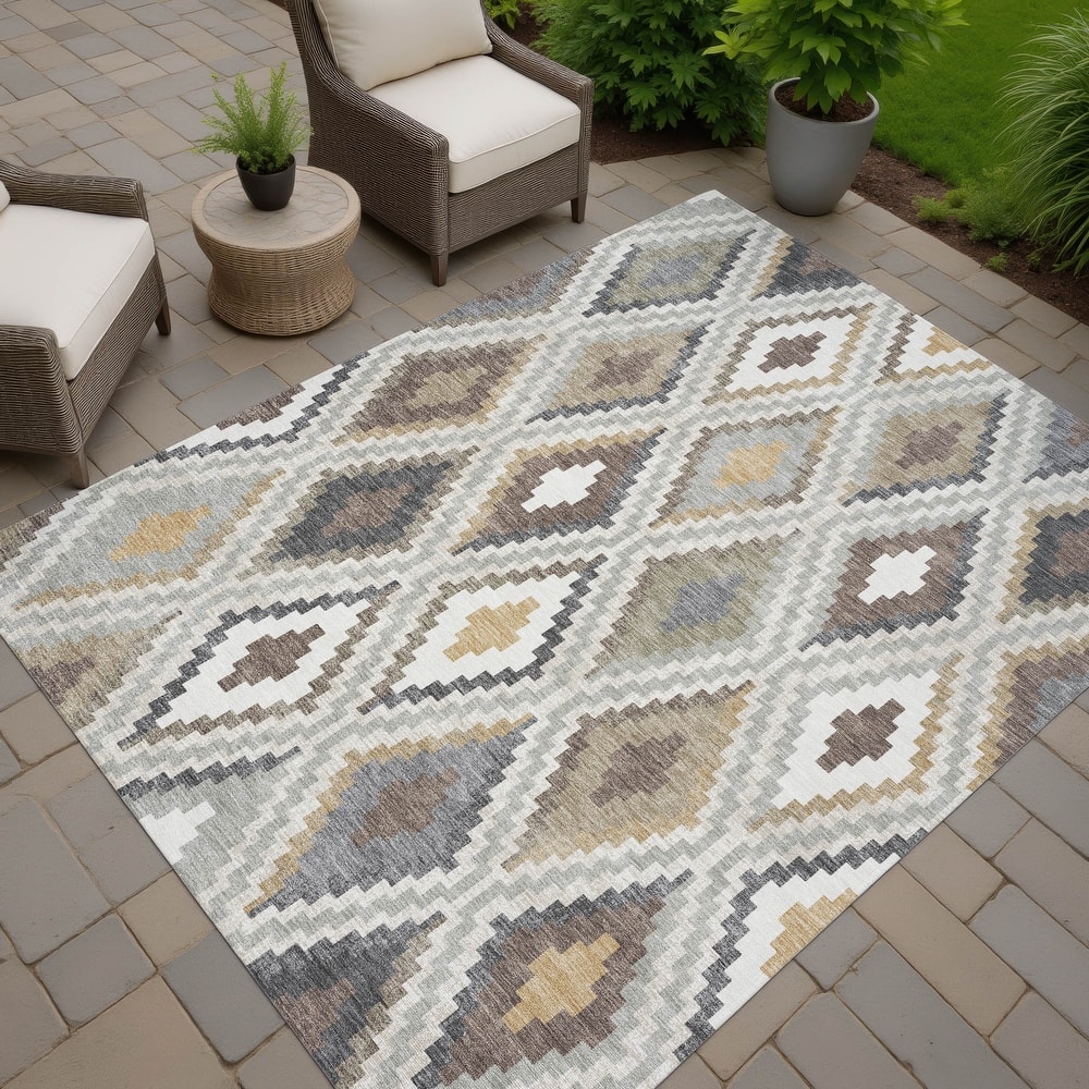 Machine Washable Indoor/ Outdoor Global Geo Chantille Rug