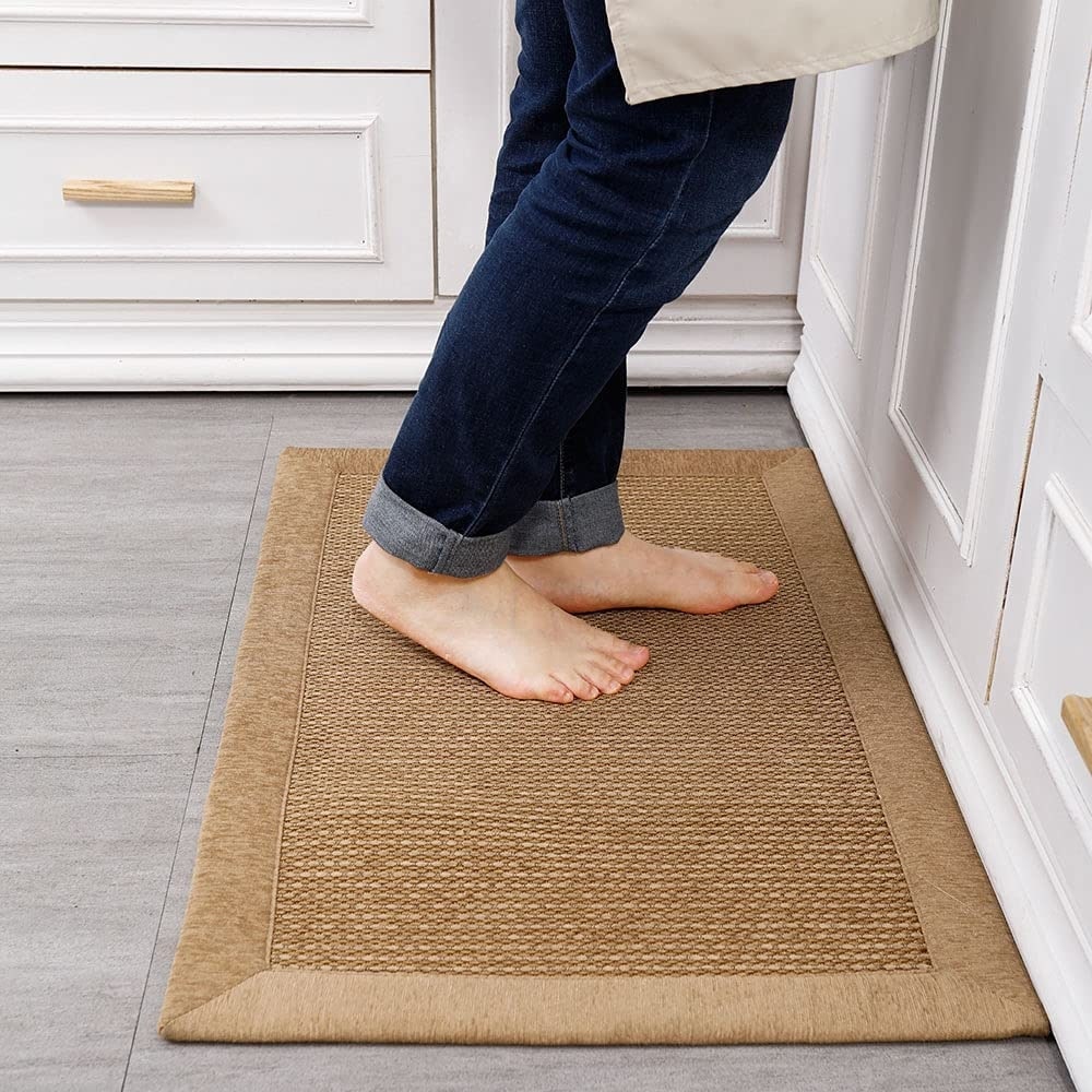 https://ak1.ostkcdn.com/images/products/is/images/direct/28e0753e83dc702dd458254b9379d2deea077611/Small-Kitchen-Rugs-and-mats%2C-20X32.jpg