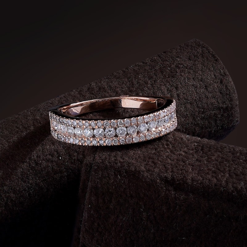 IGI Certified 3/4ct TDW Diamond Wedding Band in 14k Gold for Women