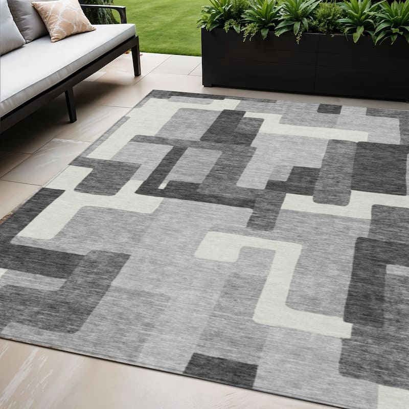 HomeRoots Abstract Transitional Rectangle Outdoor Rug - 5' X 8'