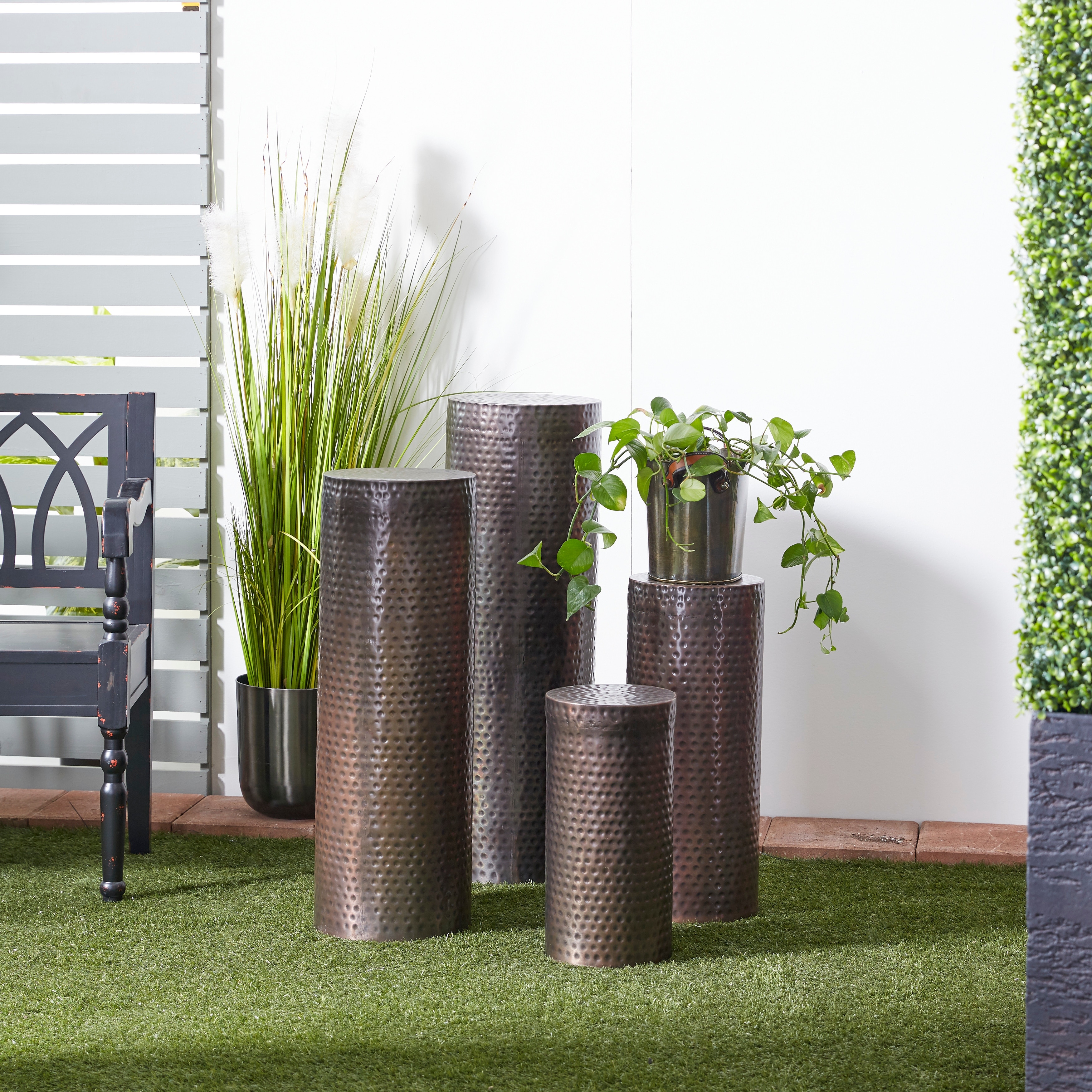 Brown Metal Pillar Style Pedestal Table with Hammered Design (Set of 4)