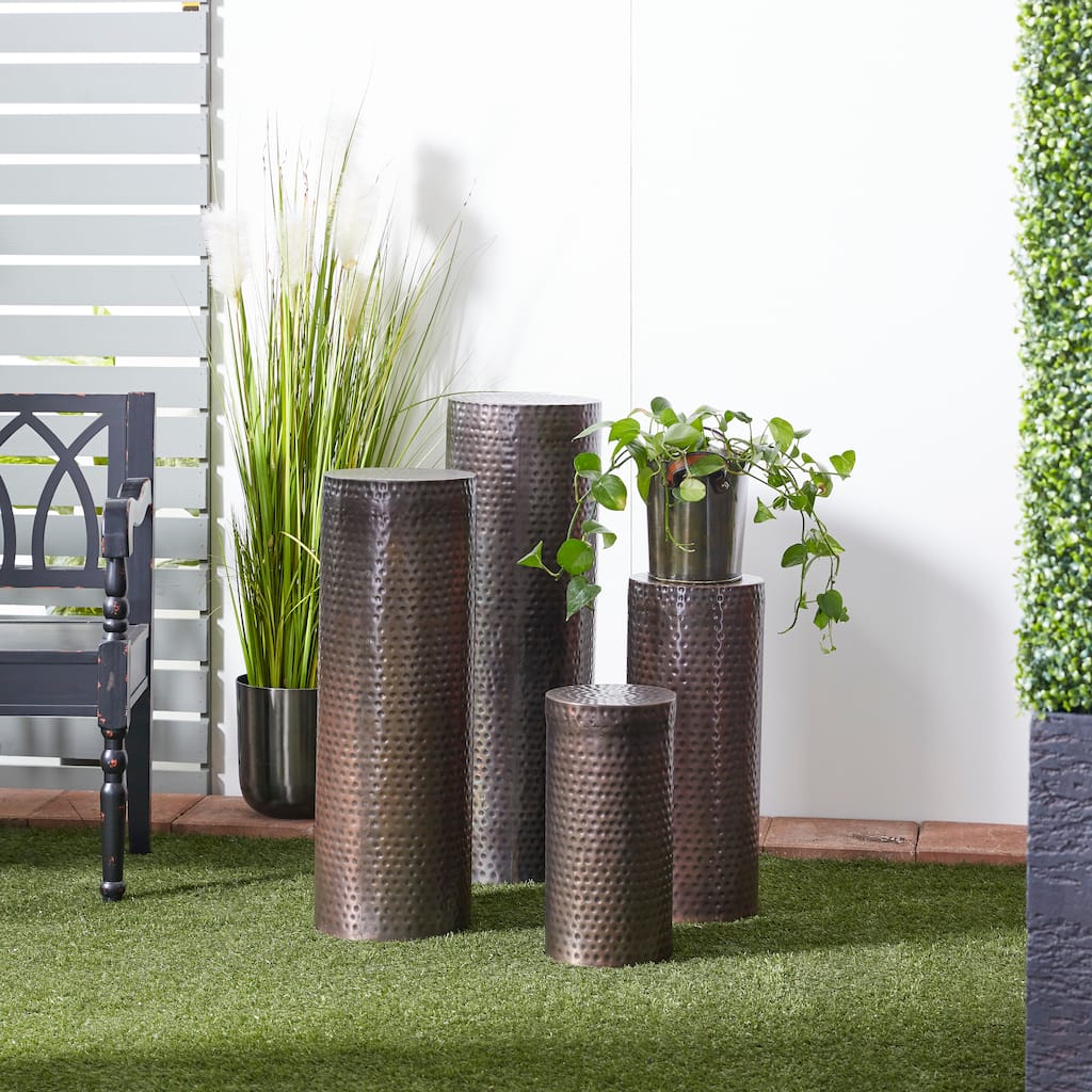 Brown Metal Pillar Style Pedestal Table with Hammered Design (Set of 4)