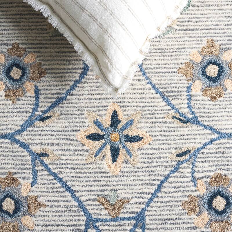 SAFAVIEH Handmade Jardin Sushila Floral Wool Rug