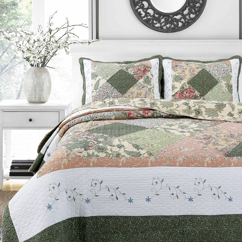 The Green Barn Cypress Ridge Forest Floral Patchwork 3-piece Quilt Bedding Set