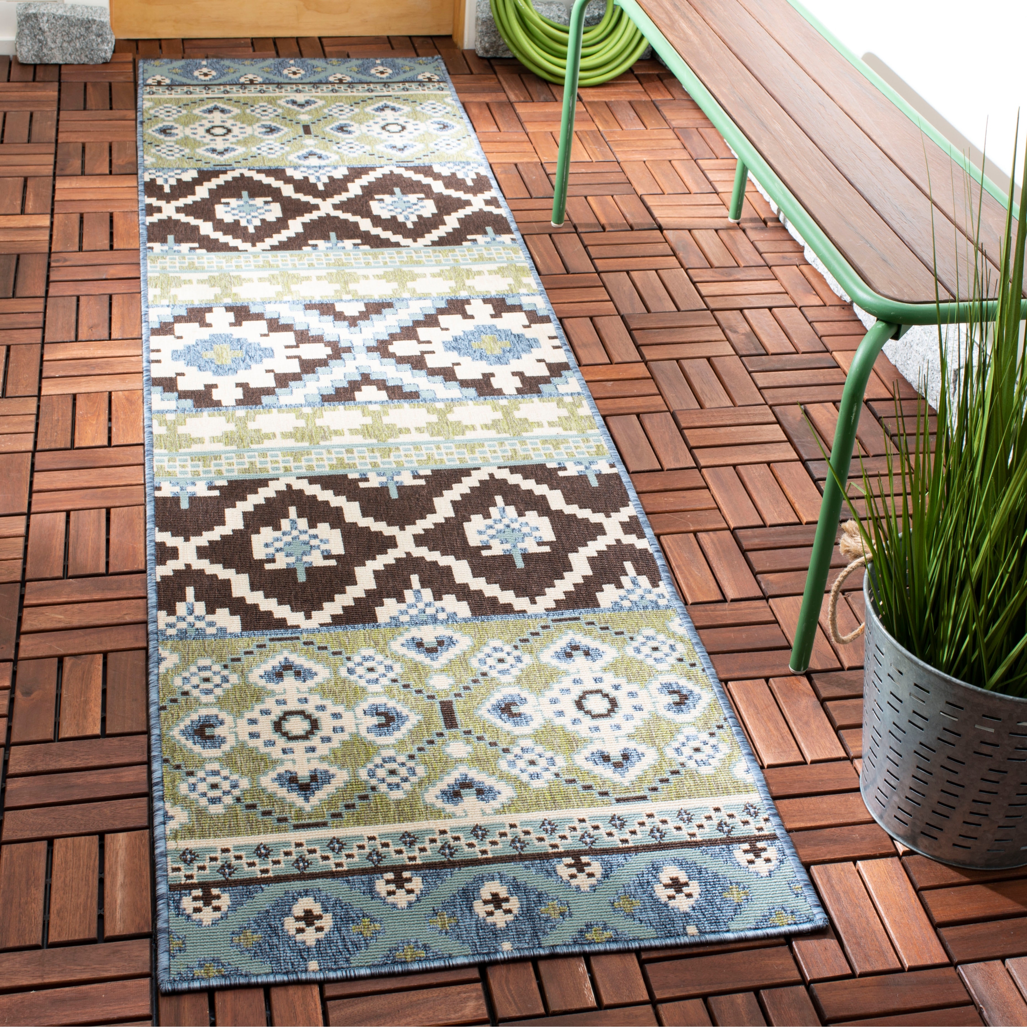 SAFAVIEH Veranda Srbislava Indoor/ Outdoor Waterproof Area Rug