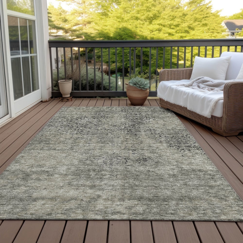 Machine Washable Indoor/ Outdoor Chantille Distressed Traditional Rug