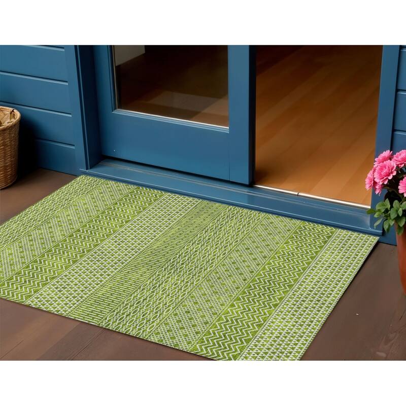 HomeRoots Chevron Modern Rectangle Outdoor Rug - 3' x 5'
