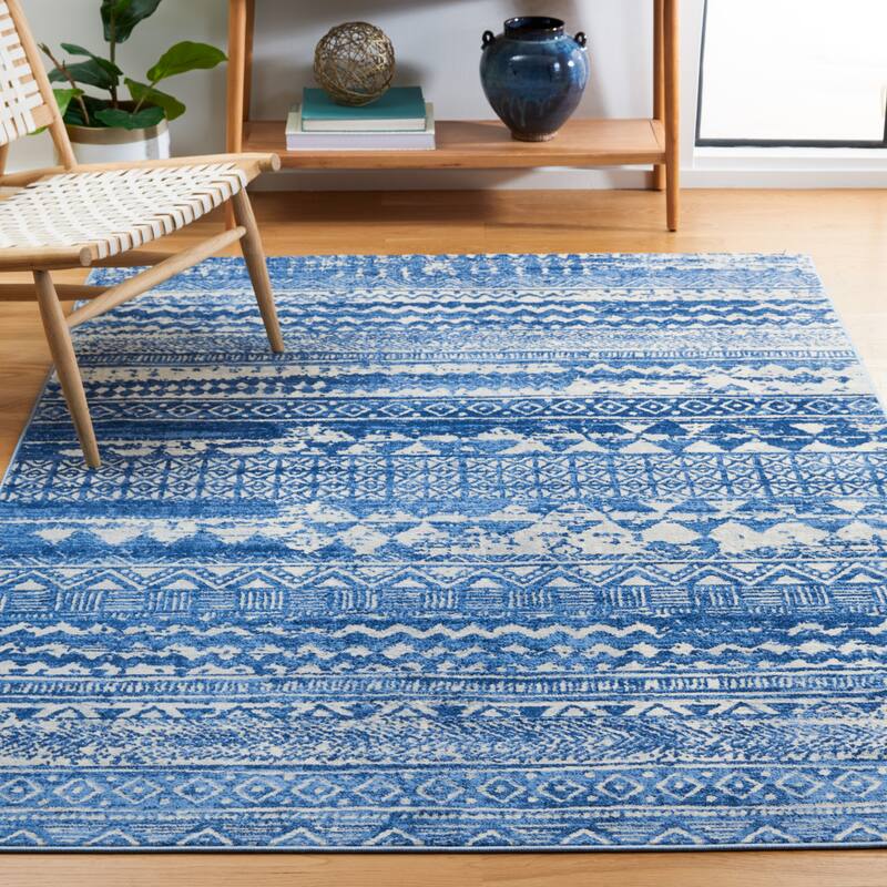 SAFAVIEH Brentwood Hwang Traditional Rug - 5'3" x 7'6" - Blue/Ivory