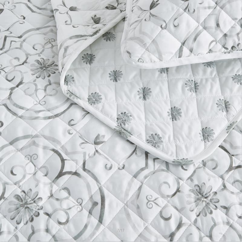 Linery & Co. Floral Printed Reversible Stitched Quilt Set with Shams