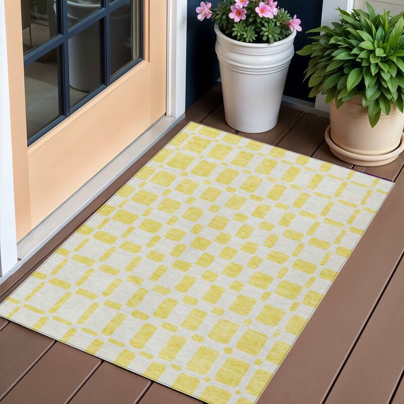 HomeRoots Geometric Transitional Rectangle Outdoor Rug - 3' x 5'