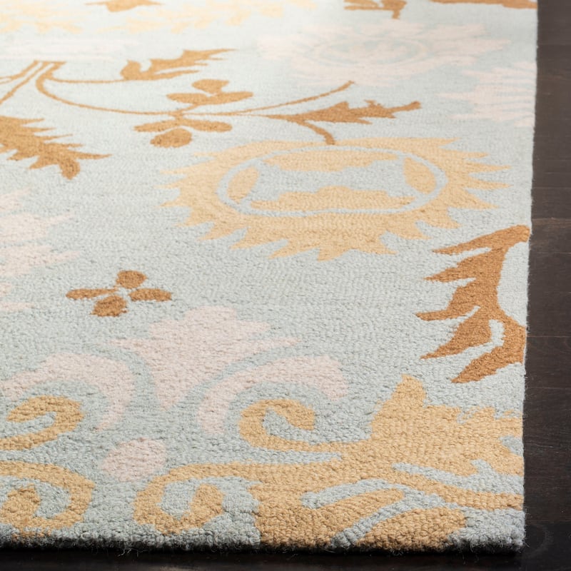 SAFAVIEH Handmade Blossom Fanndis Wool Rug