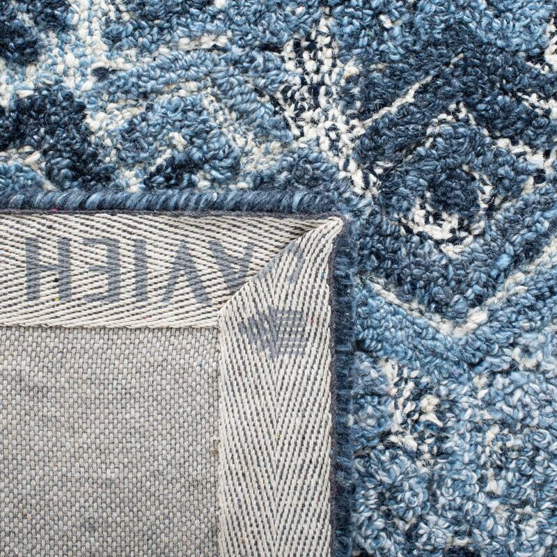 SAFAVIEH Handmade Marquee Genta Modern Medallion Wool Rug
