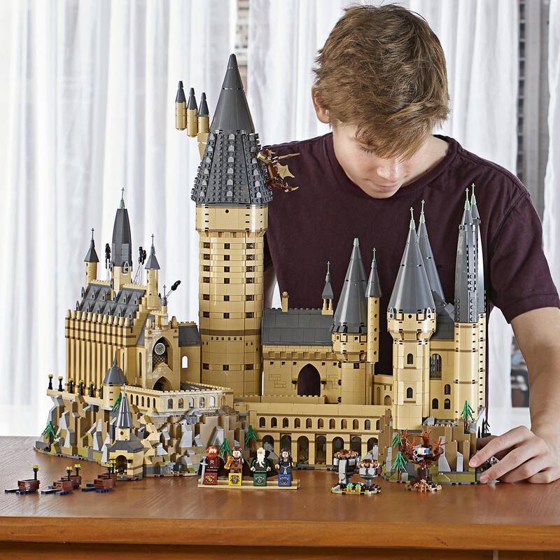 Harry Potter Hogwarts Castle Building Set, 6020 Pieces - Age 16+
