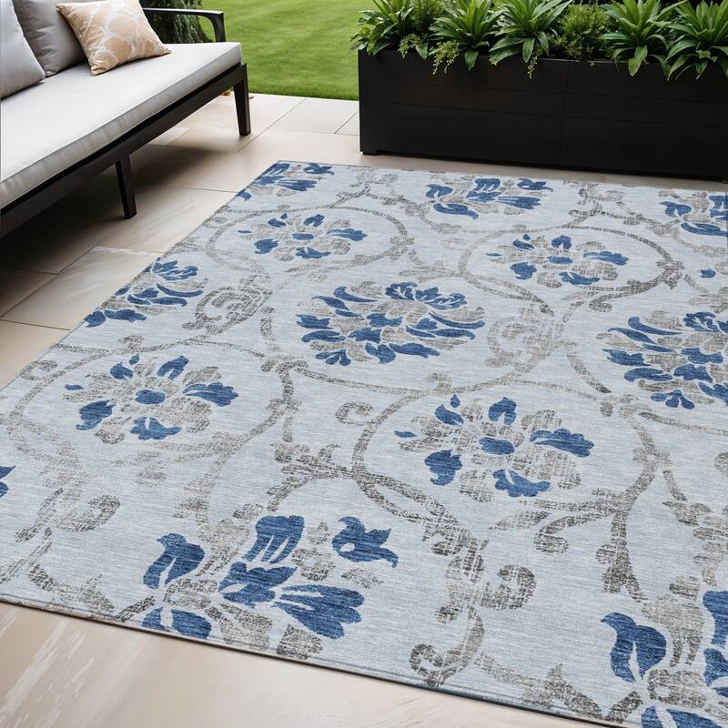HomeRoots Floral Traditional Rectangle Outdoor Rug - 5' X 8'