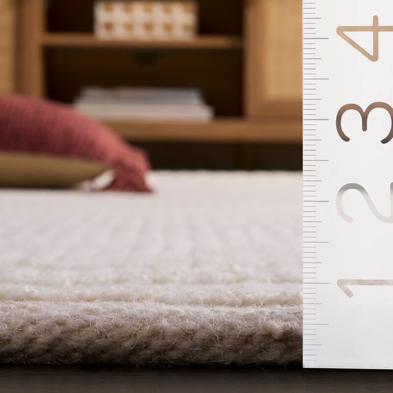 SAFAVIEH Handmade Natura Ausma Wool Rug