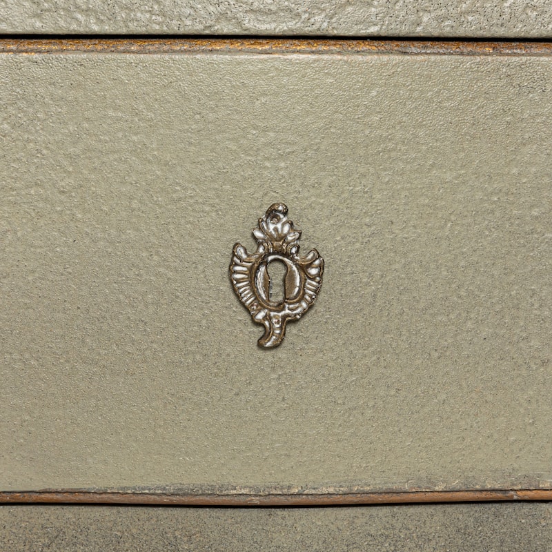 Distressed Wood 3-Drawer Dresser