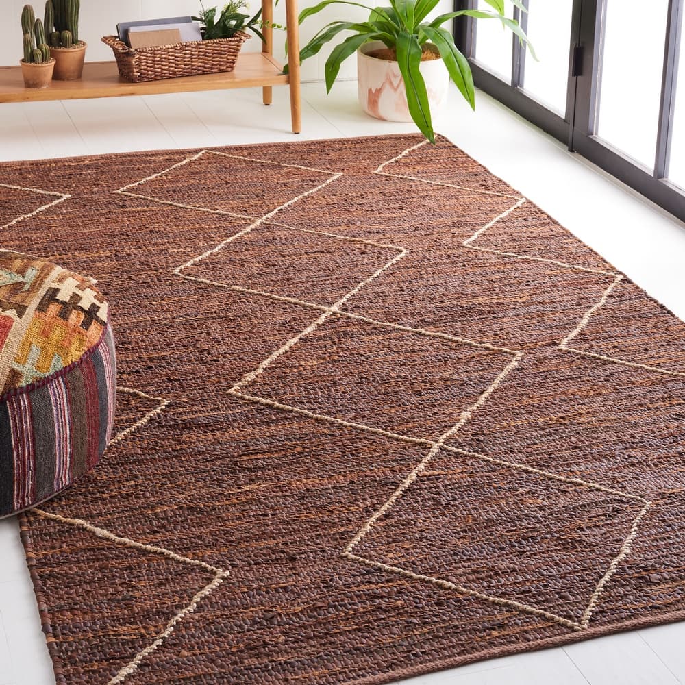 SAFAVIEH Handmade Vintage Leather Latonia Modern Rug
