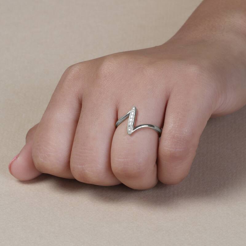 1/20ct TDW Diamond Bypass Fashion Ring in 10k Gold for Women