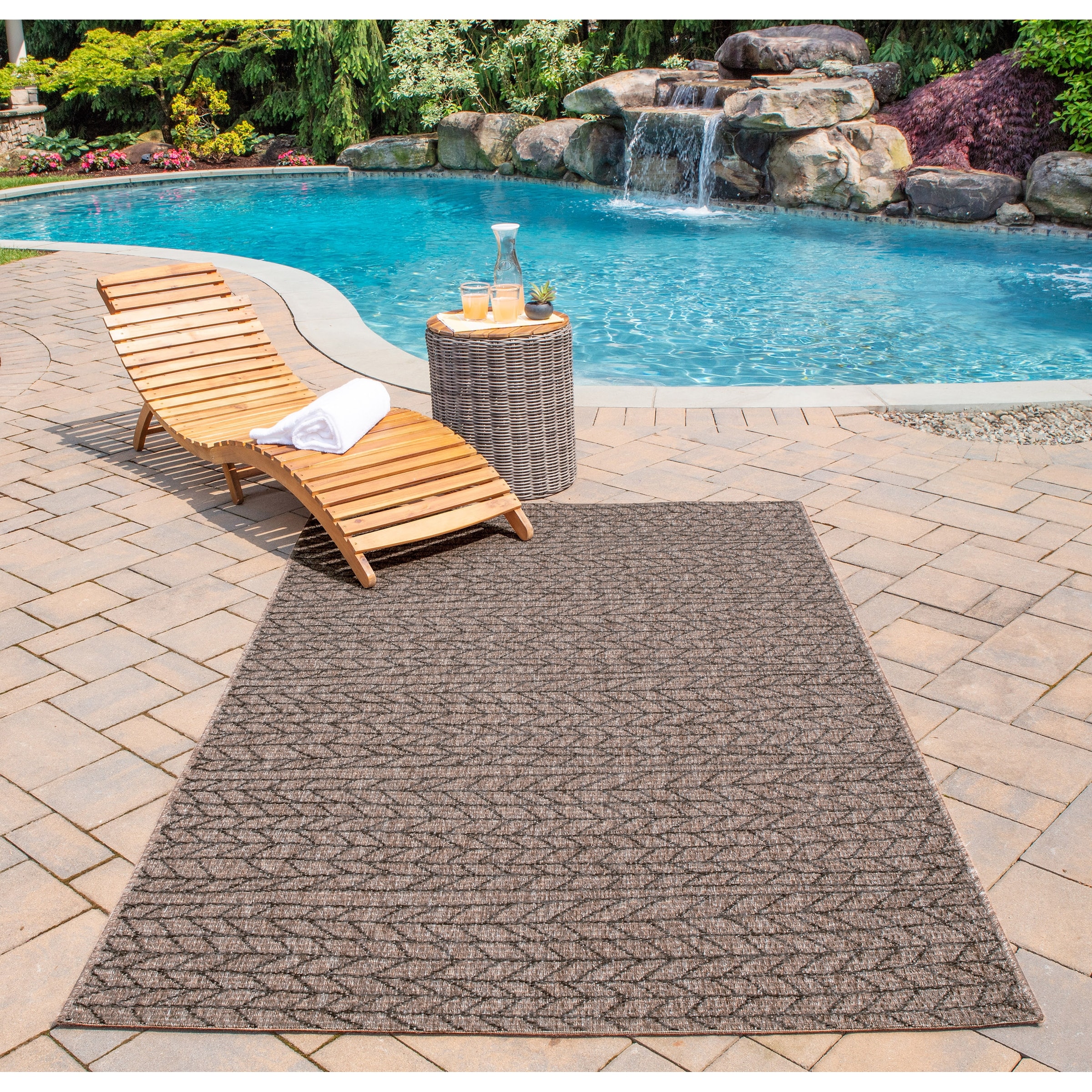 Momeni Como Contemporary Striped Indoor Outdoor Rug