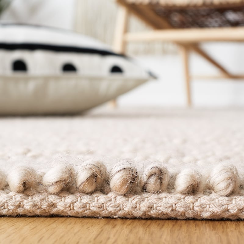 SAFAVIEH Handmade Natura Eduina New Zealand Wool Rug