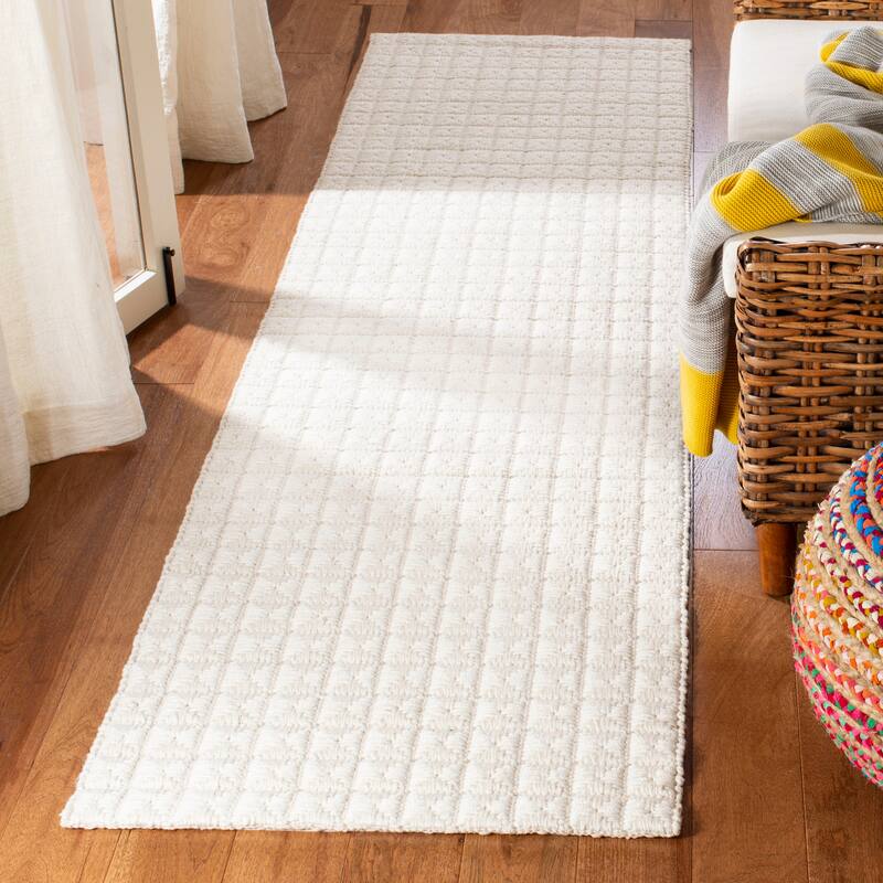 SAFAVIEH Handmade Natura Pavla Wool Rug - 2'3" x 8' Runner - Ivory