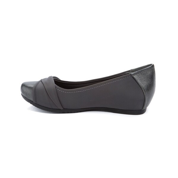 bare traps mitsy hidden wedge flats