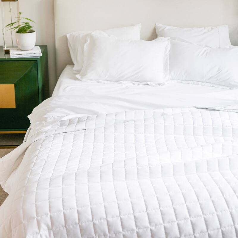 Jennifer Adams Lux Ultra-Soft Lightweight California Square Quilt - King/California King - White