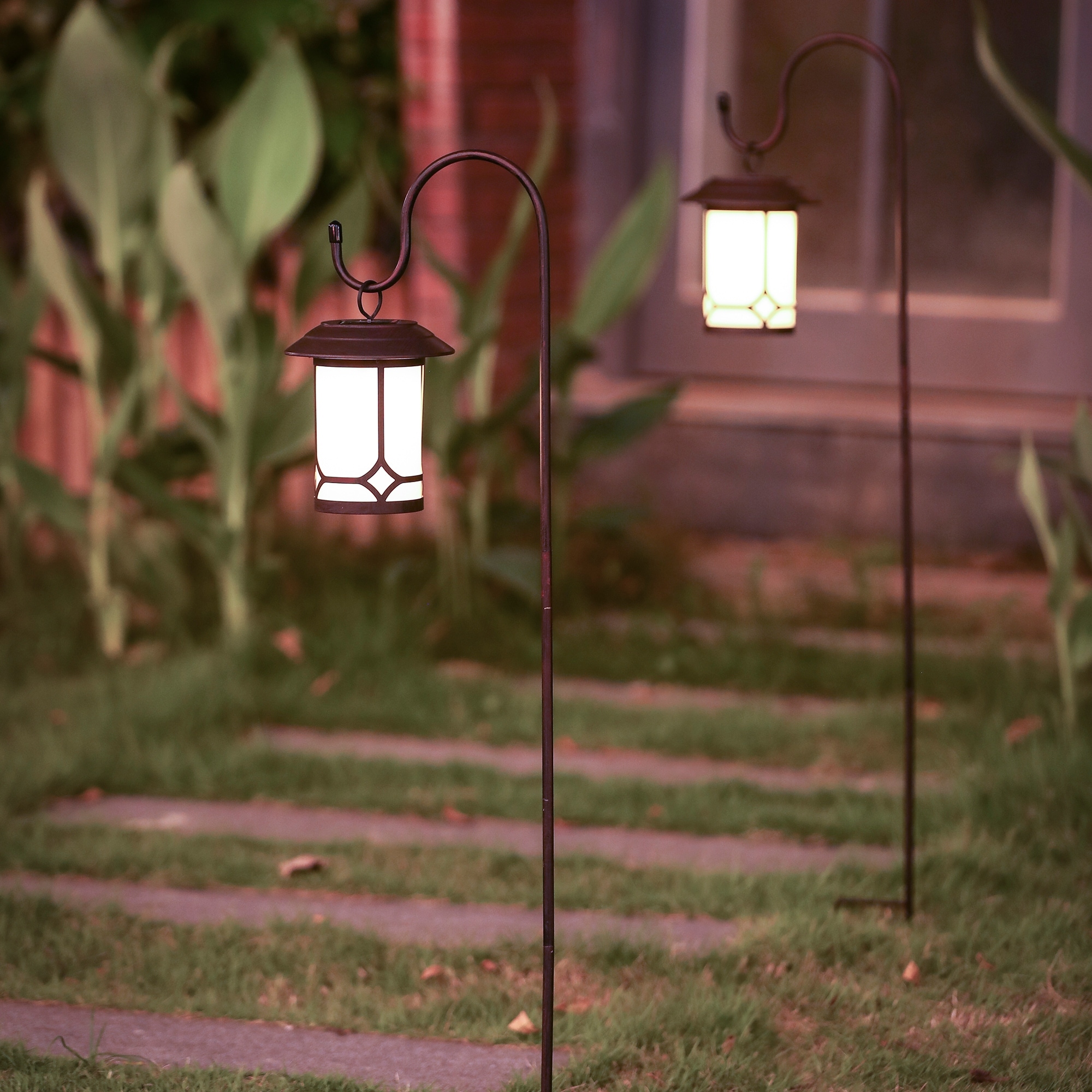 solar pathway lights on shepherd's hook