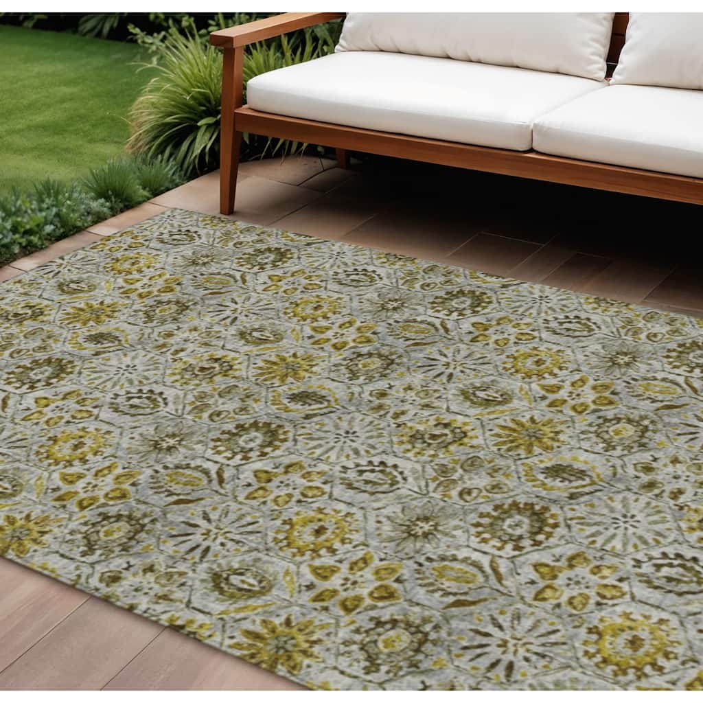 HomeRoots Floral Transitional Rectangle Outdoor Rug